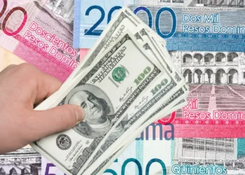 ¿Dónde es mejor ahorrar: en pesos dominicanos o en dólares? Expertas explican cómo proteger tu dinero
