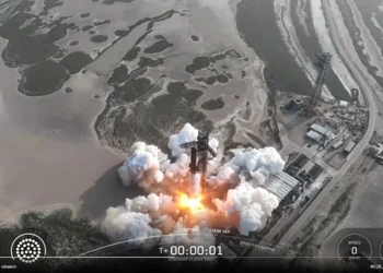 El cohete Starship Starship llega a la órbita terrestre pero se rompe y cae al Océano Índico tras perder fuel