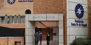 El senador colombiano herido en un atentado muestra «indicios de mejoría neurológica»