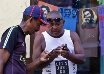 El Gobierno de Cuba mantiene el tarifazo de la telefonía móvil para evitar su «colapso»