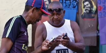 El Gobierno de Cuba mantiene el tarifazo de la telefonía móvil para evitar su «colapso»