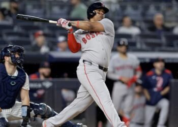 Rafael Devers supera a David Ortiz en marca de cuadrangulares contra Yankees