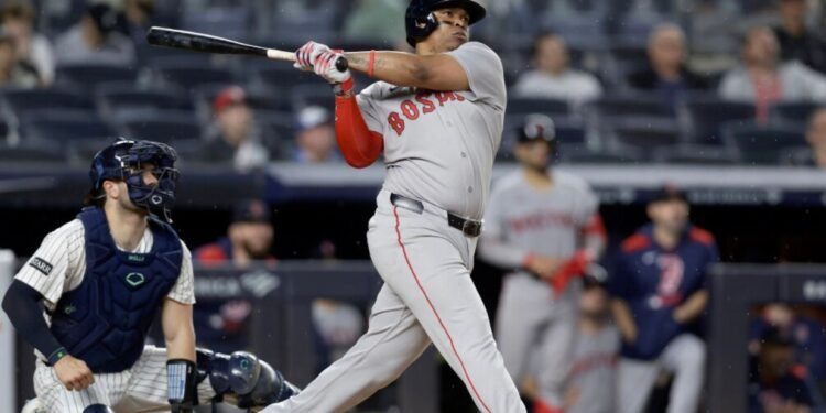Rafael Devers supera a David Ortiz en marca de cuadrangulares contra Yankees