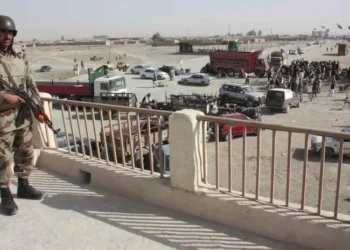 Pakistán cierra frontera con Irán por la tensión con Israel, desatando una crisis interna