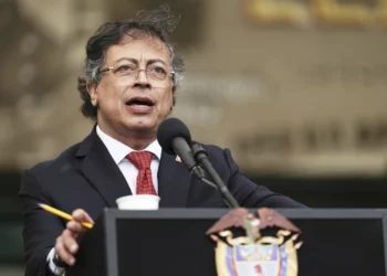 El presidente colombiano convoca por decreto una polémica consulta popular sobre su reforma laboral