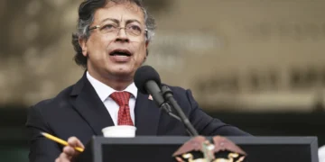 El presidente colombiano convoca por decreto una polémica consulta popular sobre su reforma laboral