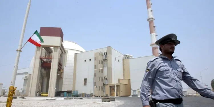 Irán anuncia una nueva planta de enriquecimiento de uranio en respuesta a las críticas del OIEA