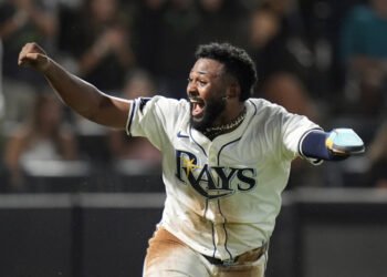 Junior Caminero es líder jonronero dominicano