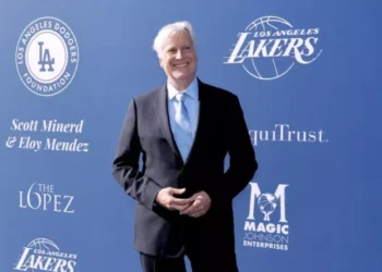 Así es Mark Walter, el multimillonario que compró los Lakers por 10.000 millones