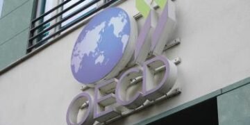 La guerra comercial reduce las perspectivas de crecimiento económico mundial, advierte la OCDE