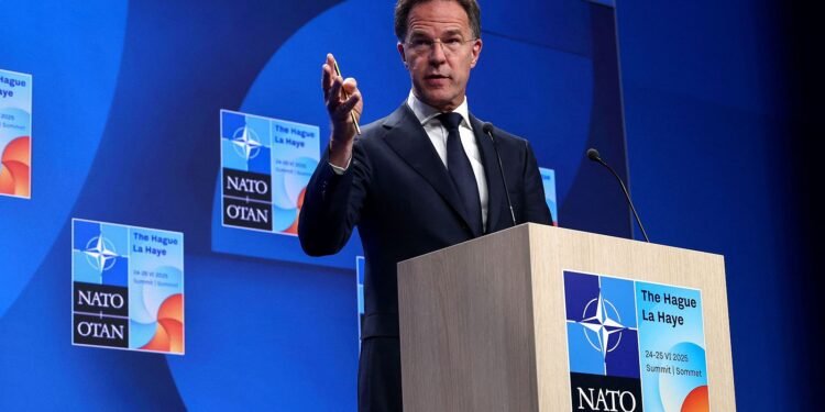 Los países de la OTAN aprobaron elevar los gastos militares al 5% de su PIB para 2035