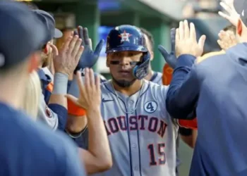 Dominicano Jeremy Peña conecta tres imparables en triunfo de Astros sobre Guardianes