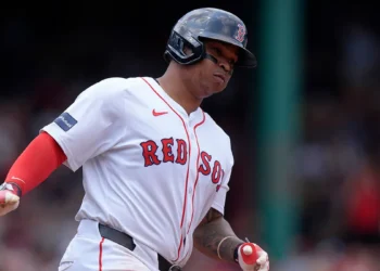 En Boston no veían a Rafael Devers como buena influencia para jóvenes