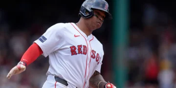 En Boston no veían a Rafael Devers como buena influencia para jóvenes