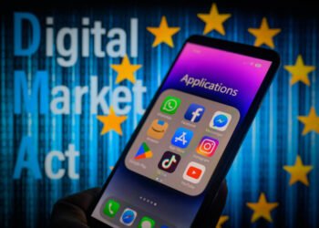 Ciudadanos en Estados Unidos prefieren redes sociales para informarse, desplazando la televisión