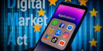 Ciudadanos en Estados Unidos prefieren redes sociales para informarse, desplazando la televisión