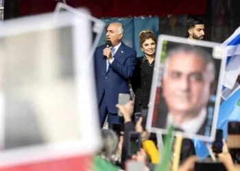 El hijo del sah de Irán se propone para liderar una transición pacífica y democrática