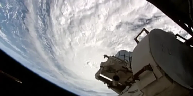 La agencia climática de EEUU perderá en julio el acceso a datos clave de satélites para prevenir huracanes