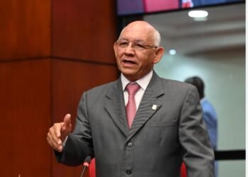 Senador del PRM reclama terminación de más de 40 escuelas y vías en Monte Cristi