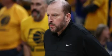 Los Knicks despidieron al entrenador Tom Thibodeau