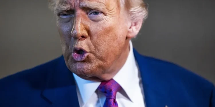 Trump califica de «desastre» la gestión del presidente de la Fed y pide que rebaje los tipos de interés