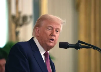Trump acusa a Voice of America de ser un «portavoz demócrata» y pide su cierre