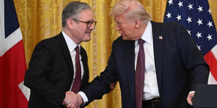 Donald Trump y Reino Unido negocian con Irán solución duradera