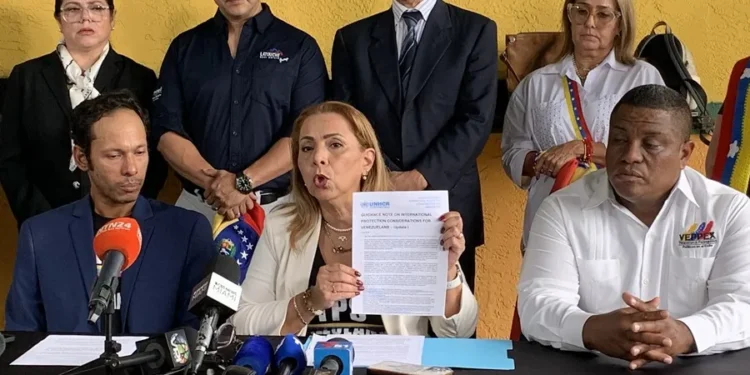 Los venezolanos denuncian estar entre la espada y la pared por la persecución en Venezuela y EE.UU.