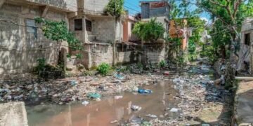 Unas 44 mil familias en RD arrojan su basura en ríos y cañadas por falta de recolección