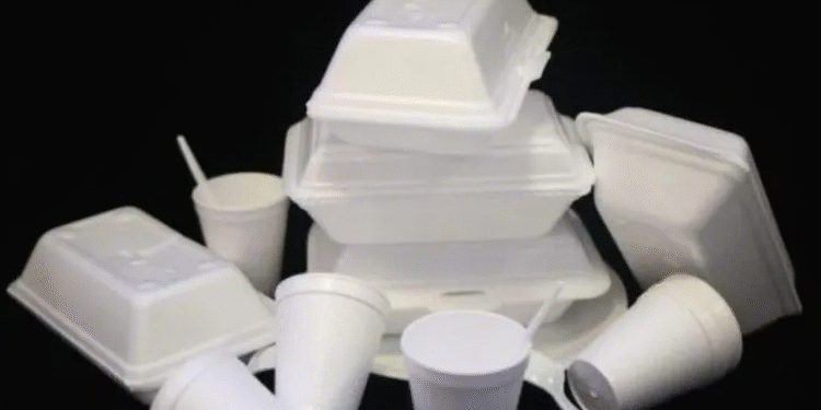 Industrias rechazan prohibición del plástico y plantean alternativas sostenibles