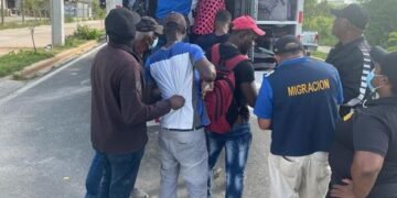 Sacerdotes jesuitas proponen regularizar y documentar haitianos que trabajan