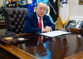 Trump insiste a la Fed que rebaje los tipos ante el débil aumento en el empleo privado