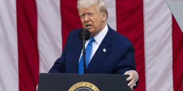 El Supremo de EE.UU. se alinea con Trump contra el veto a su orden para limitar la ciudadanía por nacimiento