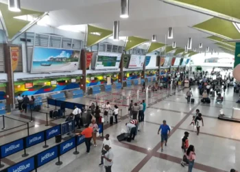Asociación de aerolíneas anticipa alza en boletos por nuevas tasas aeroportuarias