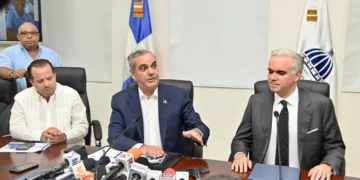 Abinader atribuye al crecimiento poblacional presión en cupos escolares