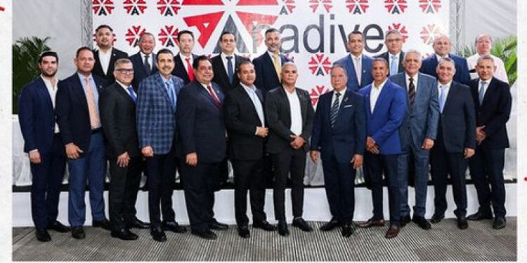 Distribuidores de vehículos rechazan propuesta de impuesto especial a la importación de automóviles