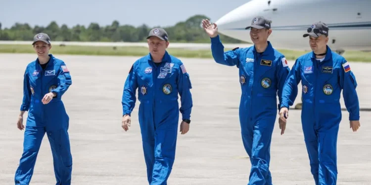 Astronautas de Crew-11 llegan al Centro Espacial Kennedy de la NASA a 5 días del despegue