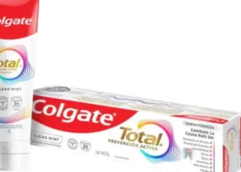 Suspenden registro sanitario de pasta dental Colgate Total Clean Mint; ordenan su retiro del mercado