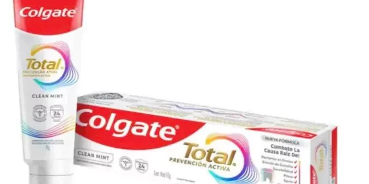 Suspenden registro sanitario de pasta dental Colgate Total Clean Mint; ordenan su retiro del mercado