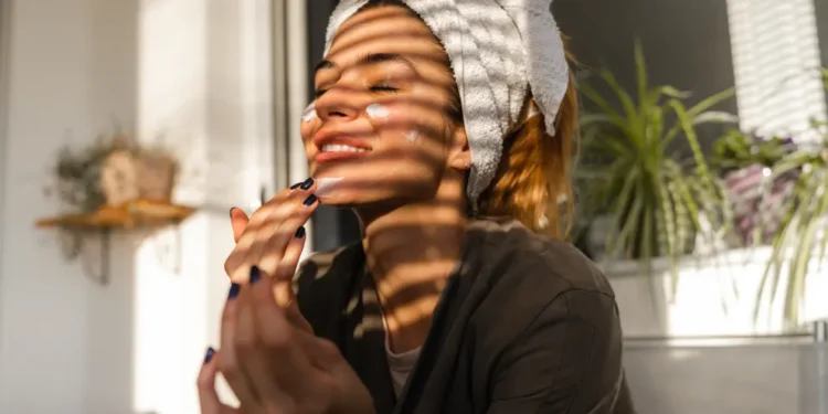 Cuidado de la piel: qué usar y qué no durante los meses de verano, según el farmacéutico Jerónimo Ors