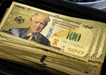 Por qué a Trump podría interesarle un dólar débil y cómo la moneda estadounidense está cayendo a sus niveles más bajos en 3 años