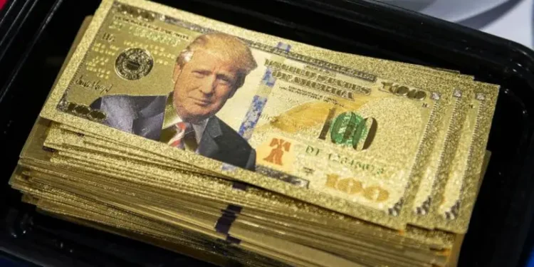 Por qué a Trump podría interesarle un dólar débil y cómo la moneda estadounidense está cayendo a sus niveles más bajos en 3 años