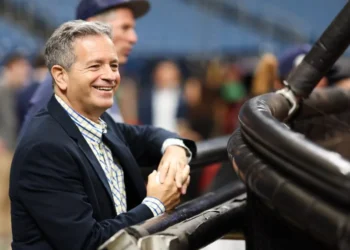 Dueño de Tampa Bay Rays lo compró en US$200 millones y lo vendió en US$1,700 millones