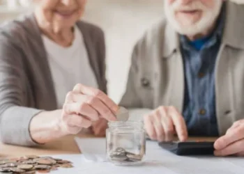 Economista advierte sobre riesgos en uso de los fondos de pensiones