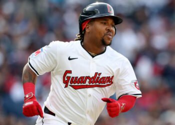 José Ramírez suma su quinta temporada seguida de 20-20 en Grandes Ligas