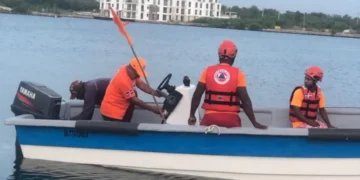 Continúan labores de búsqueda tras naufragio de embarcación de migrantes con 4 muertos