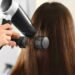 Secador, blower y plancha: la rutina de belleza que quiebra el cabello, según especialista