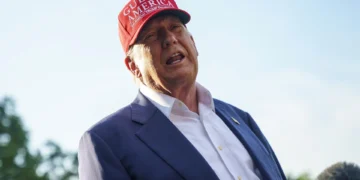 Trump se mofa de migrantes en Alligator Alcatraz: Les enseñaremos a huir de un caimán