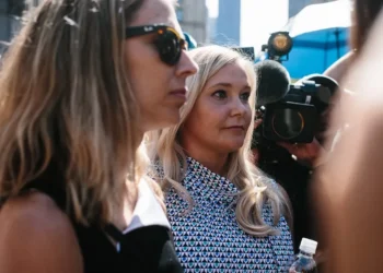 La familia de Virginia Giuffre le pide explicaciones a Trump tras decir que Epstein la «robó» de su spa