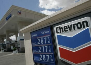 Maduro dice que Chevron recibió autorización de EEUU para retomar operación en Venezuela